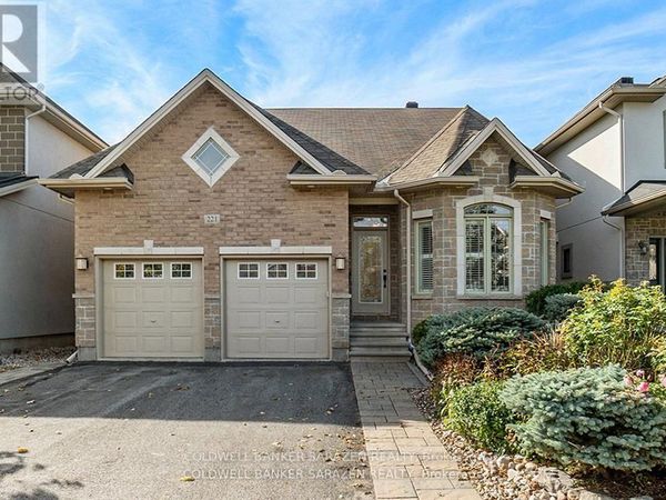 221 Madhu Crescent , Ottawa, ON K2C4J2