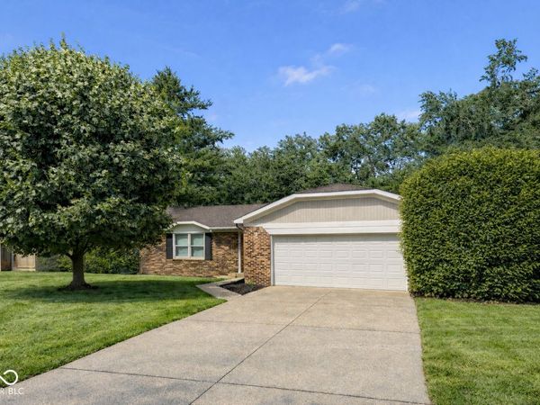 1348 Secretariat Lane , Indianapolis, IN 46217