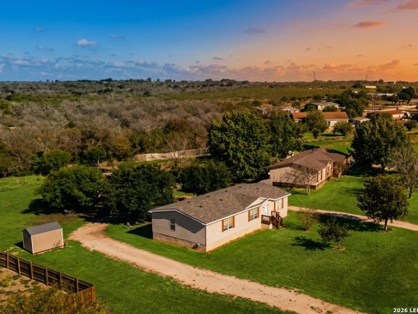 153 Davie, Marion, TX 78124