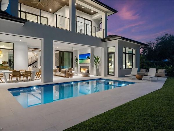 850 10th ST N, NAPLES, FL 34102