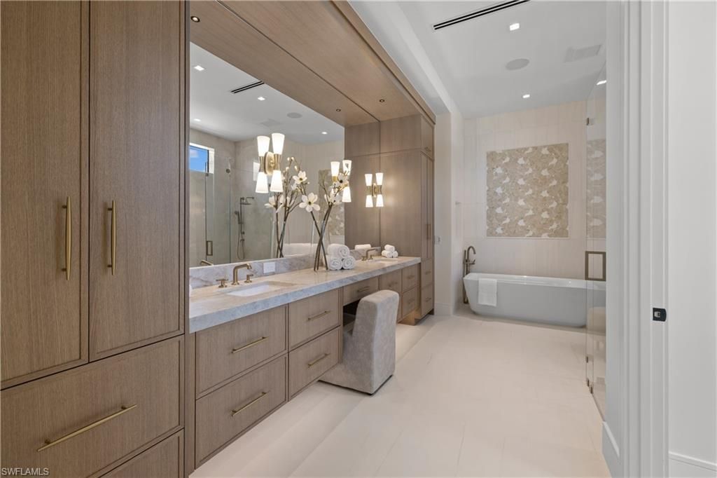 850 10th St N, Naples, FL 34102 Photo