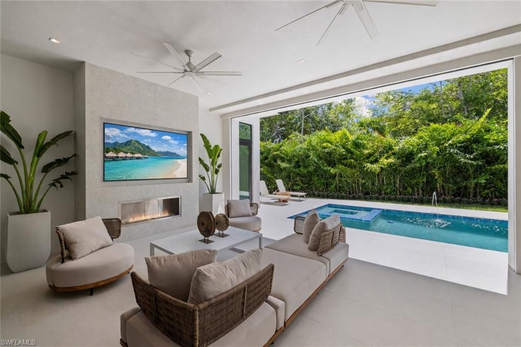 850 10th St N, Naples, FL 34102 Photo