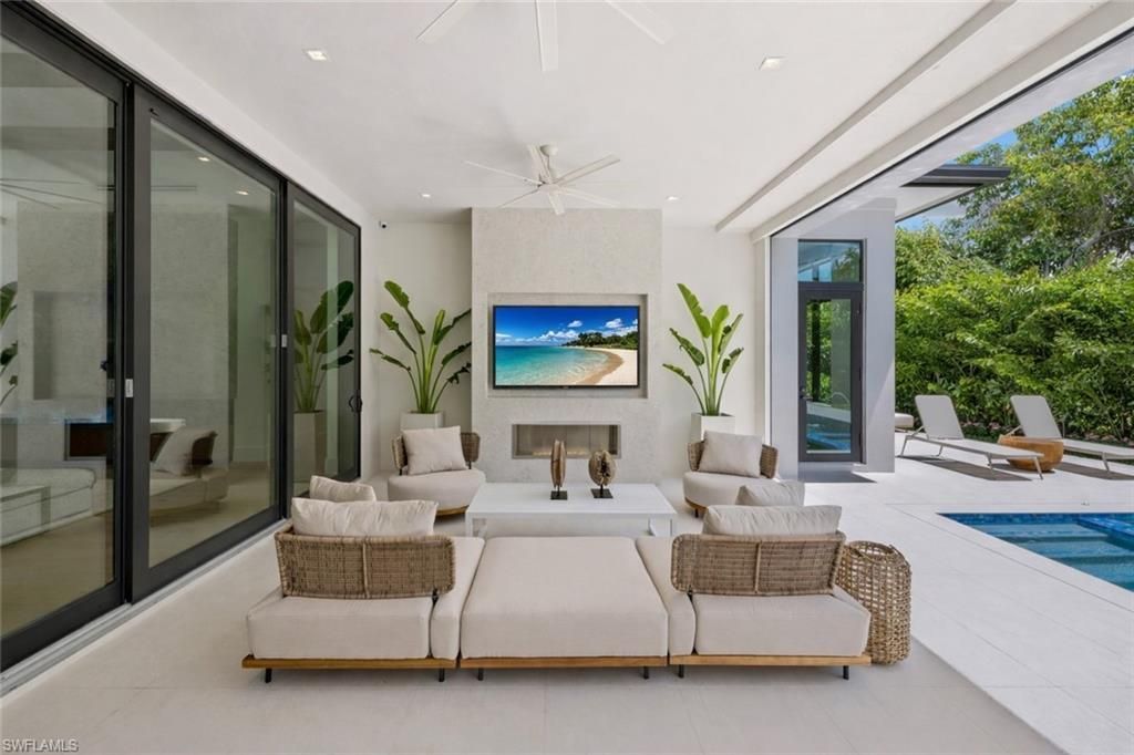 850 10th St N, Naples, FL 34102 Photo