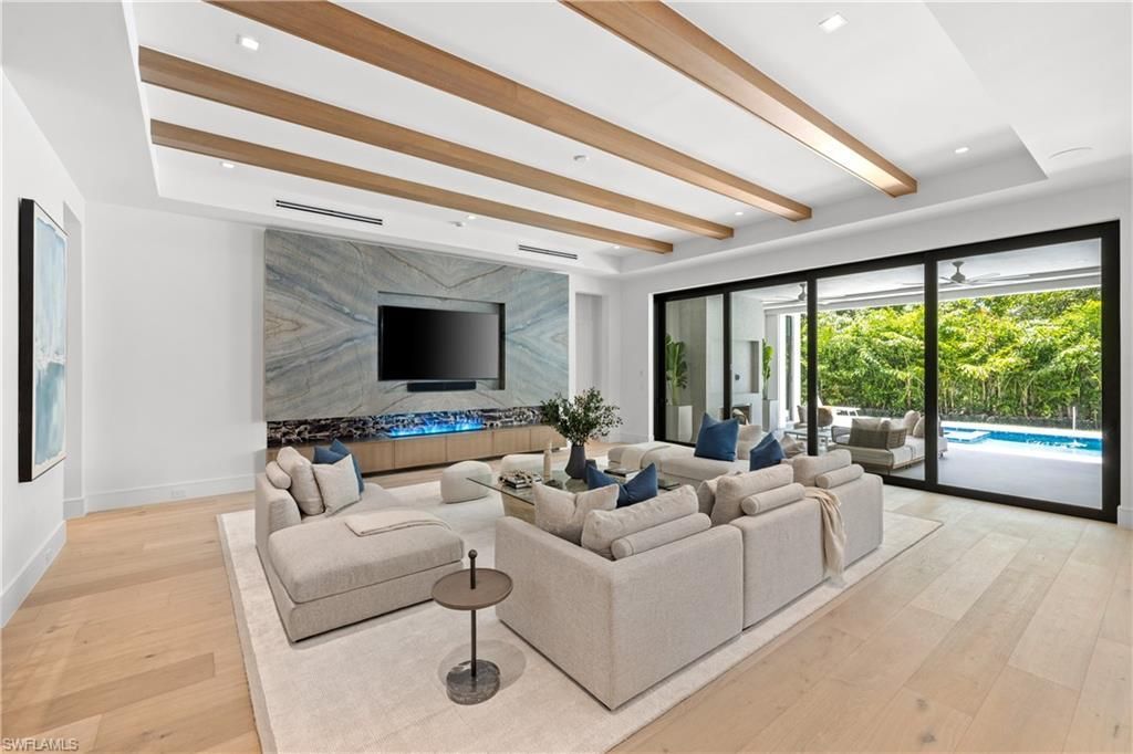 850 10th St N, Naples, FL 34102 Photo