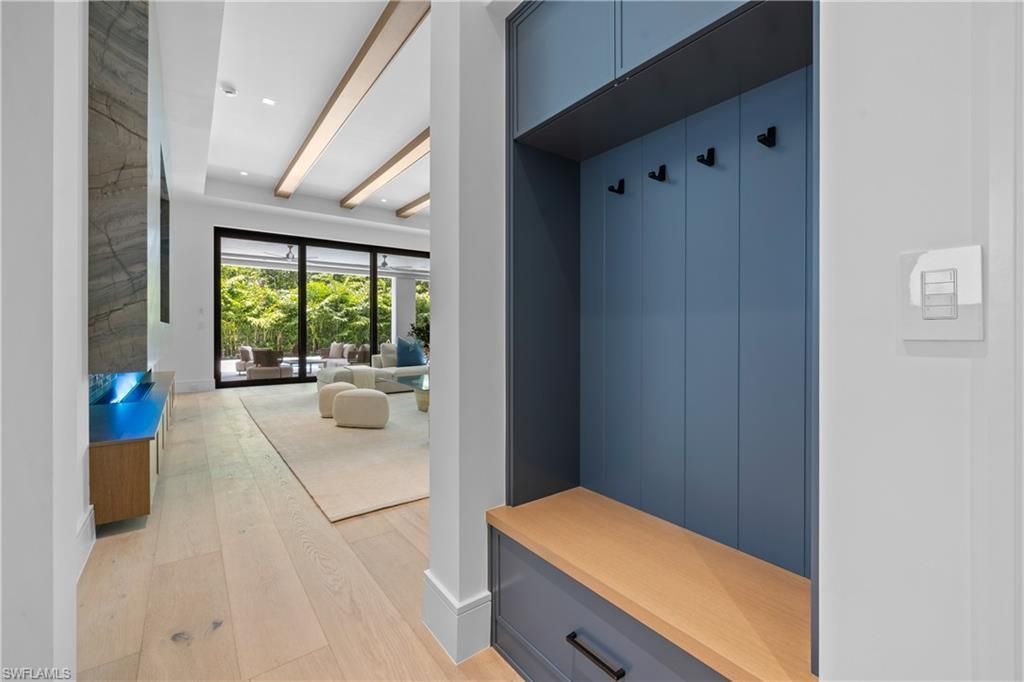 850 10th St N, Naples, FL 34102 Photo