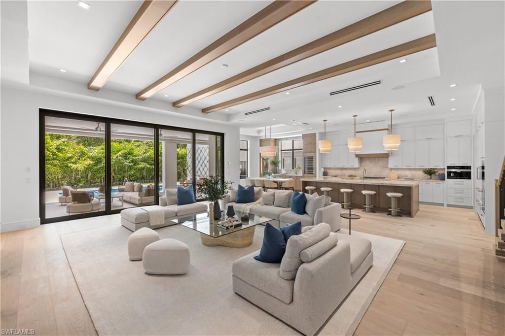 850 10th St N, Naples, FL 34102 Photo