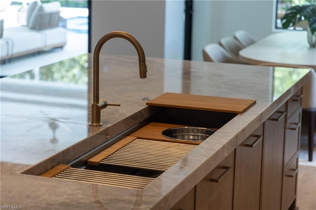 850 10th St N, Naples, FL 34102 Photo