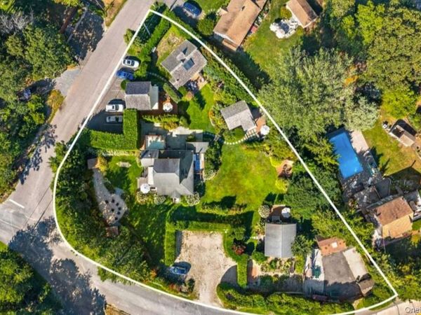 127 Inlet Road W, Hampton Bays, NY 11946