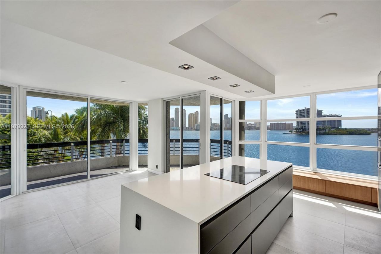 3530 Mystic Pointe Dr, Unit 415, Aventura, FL 33180 Photo