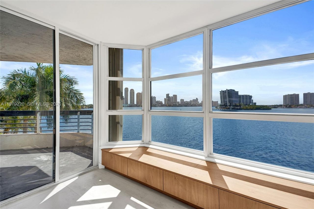 3530 Mystic Pointe Dr, Unit 415, Aventura, FL 33180 Photo