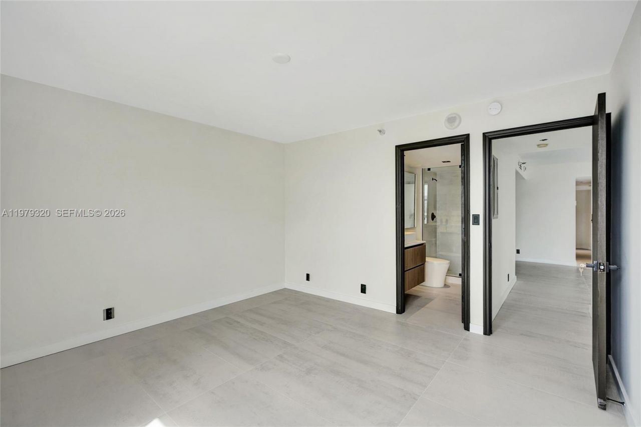3530 Mystic Pointe Dr, Unit 415, Aventura, FL 33180 Photo