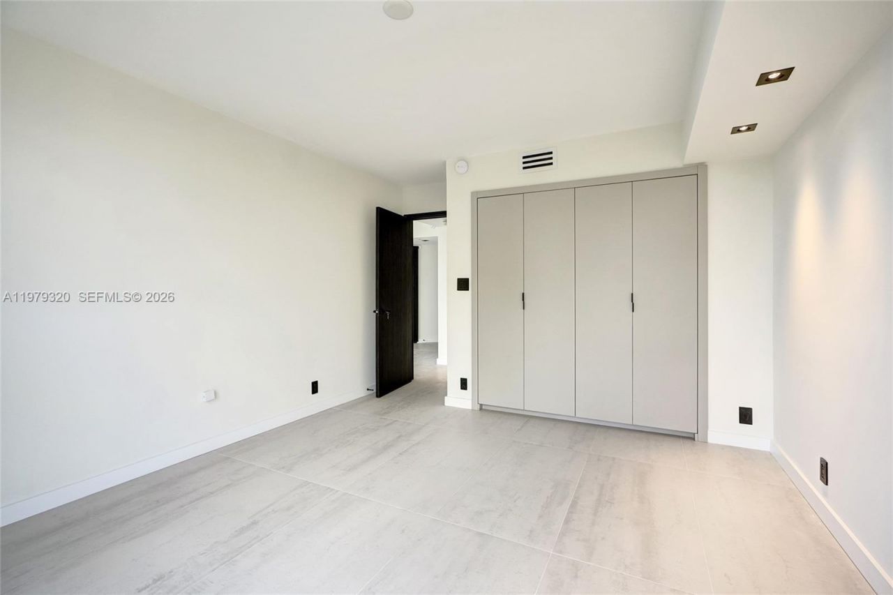 3530 Mystic Pointe Dr, Unit 415, Aventura, FL 33180 Photo