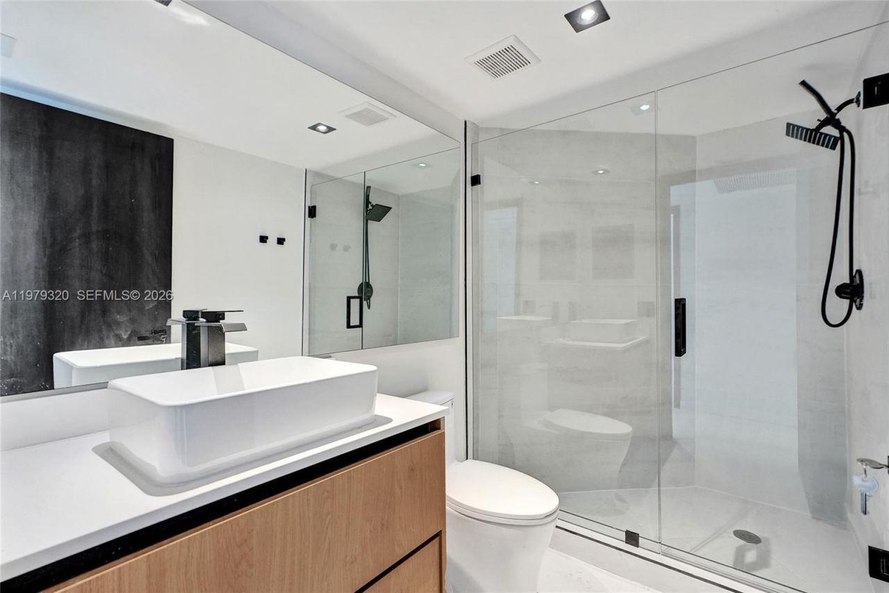 3530 Mystic Pointe Dr, Unit 415, Aventura, FL 33180 Photo