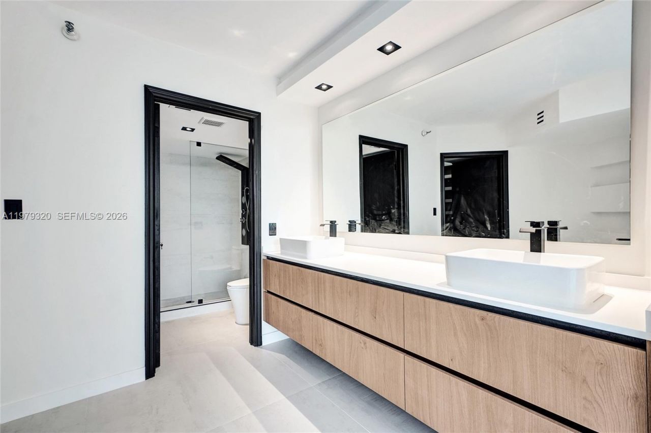 3530 Mystic Pointe Dr, Unit 415, Aventura, FL 33180 Photo