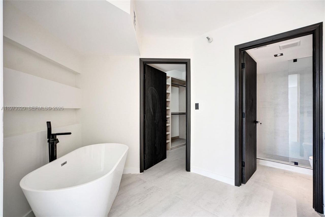 3530 Mystic Pointe Dr, Unit 415, Aventura, FL 33180 Photo