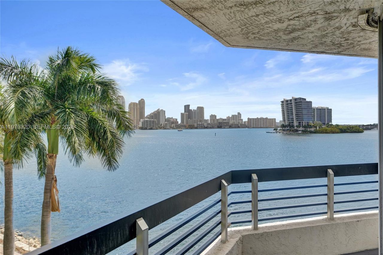 3530 Mystic Pointe Dr, Unit 415, Aventura, FL 33180 Photo