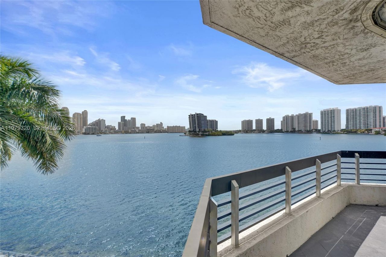 3530 Mystic Pointe Dr, Unit 415, Aventura, FL 33180 Photo