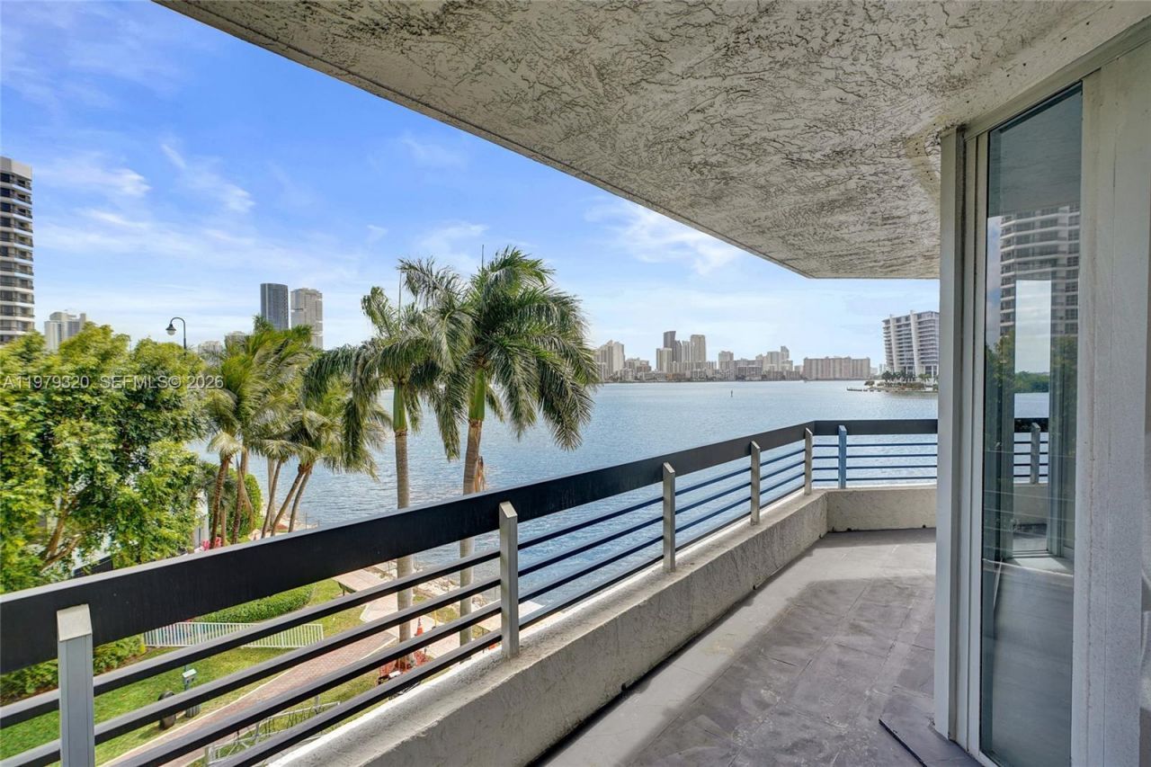 3530 Mystic Pointe Dr, Unit 415, Aventura, FL 33180 Photo