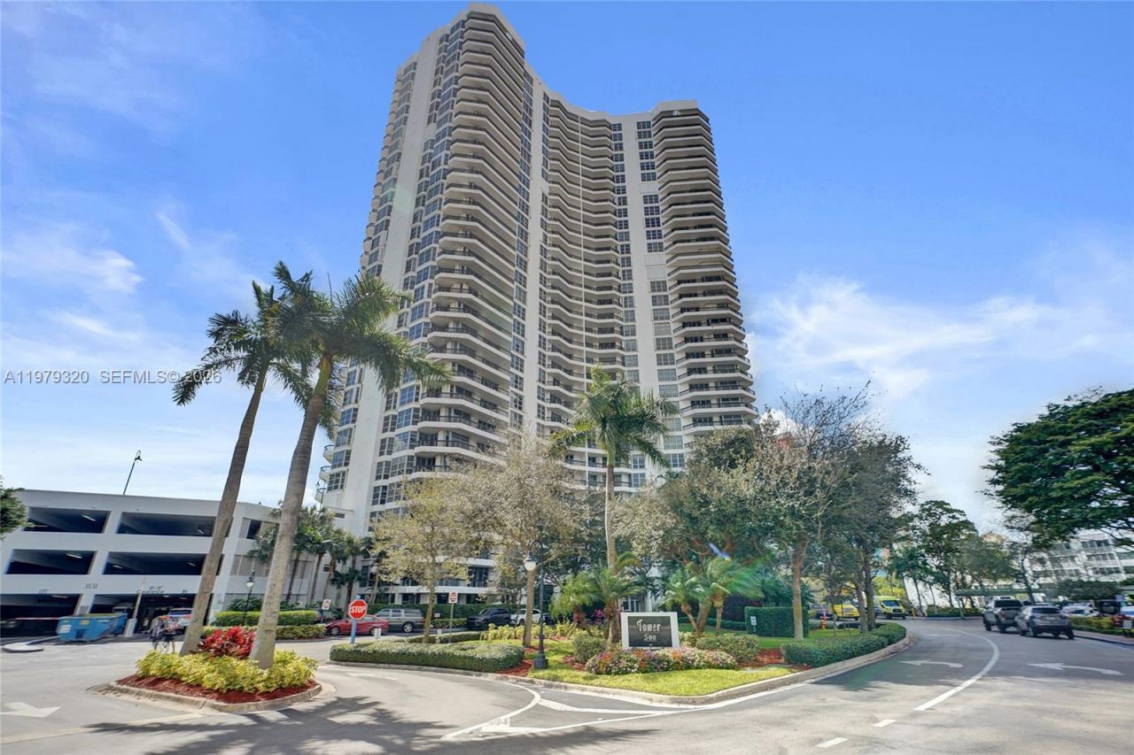 3530 Mystic Pointe Dr, Unit 415, Aventura, FL 33180 Photo