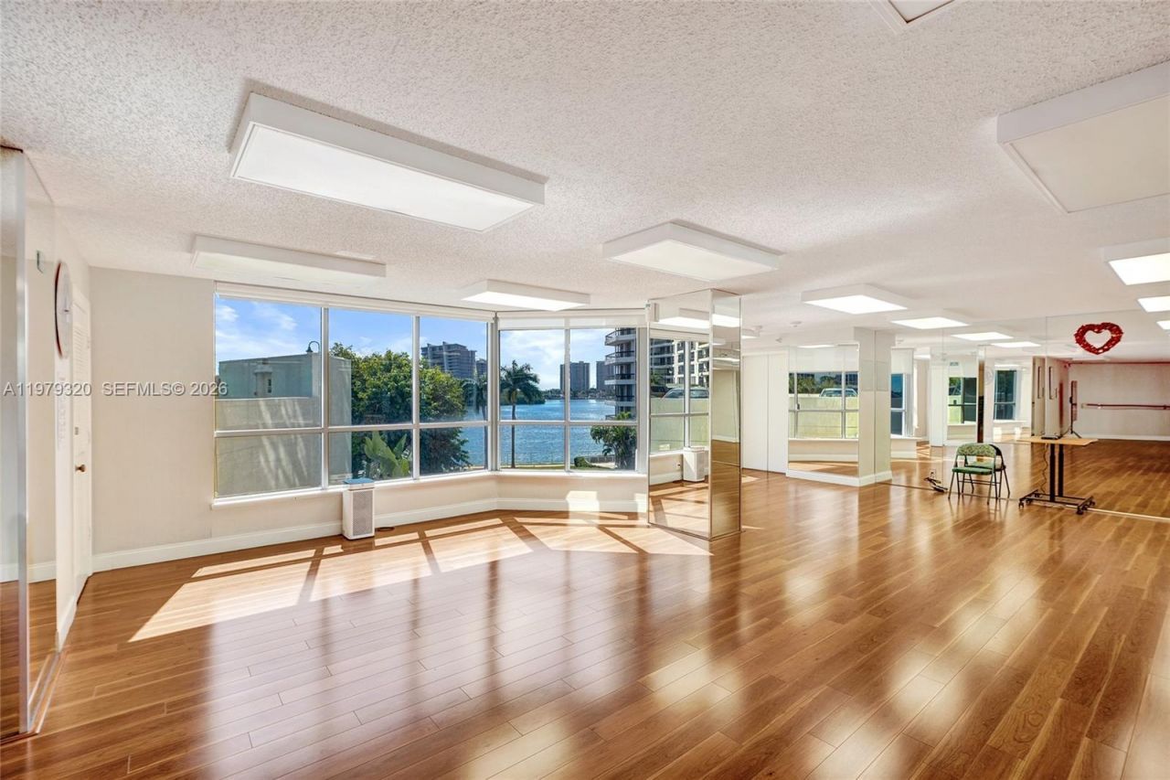 3530 Mystic Pointe Dr, Unit 415, Aventura, FL 33180 Photo