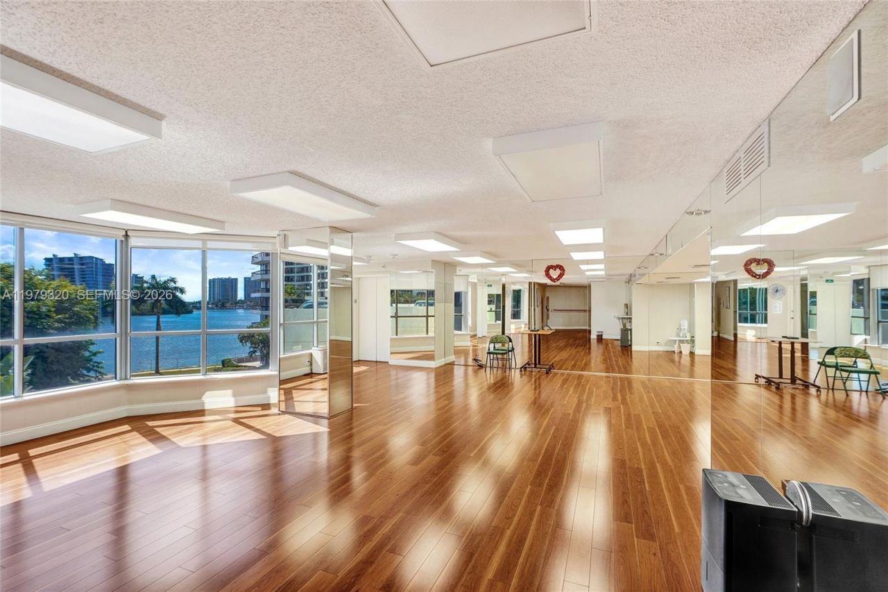 3530 Mystic Pointe Dr, Unit 415, Aventura, FL 33180 Photo