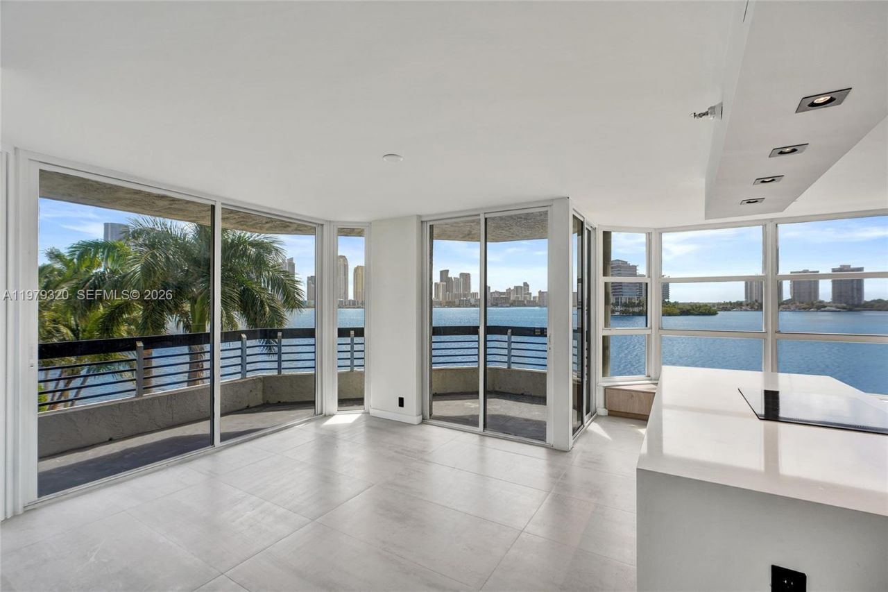 3530 Mystic Pointe Dr, Unit 415, Aventura, FL 33180 Photo