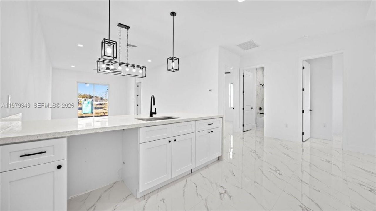 826/828 Diplomat Pkwy E, Cape Coral, FL 33909 Photo