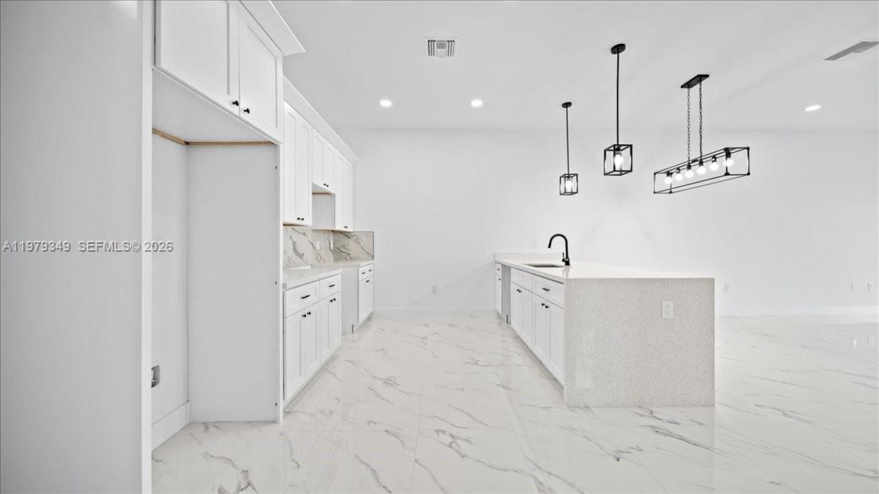 826/828 Diplomat Pkwy E, Cape Coral, FL 33909 Photo