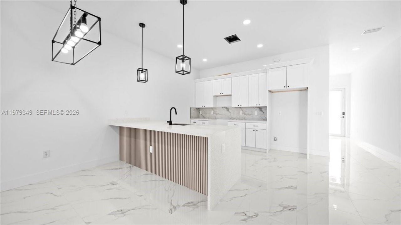 826/828 Diplomat Pkwy E, Cape Coral, FL 33909 Photo