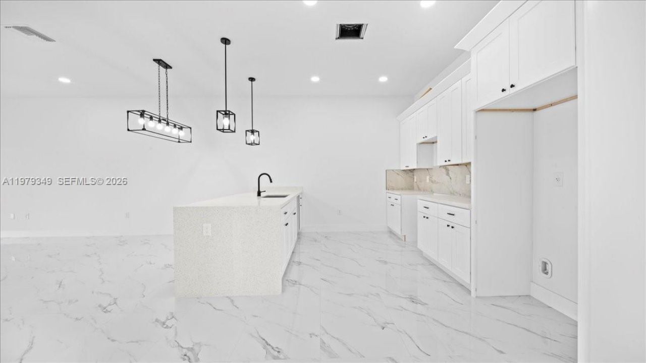 826/828 Diplomat Pkwy E, Cape Coral, FL 33909 Photo