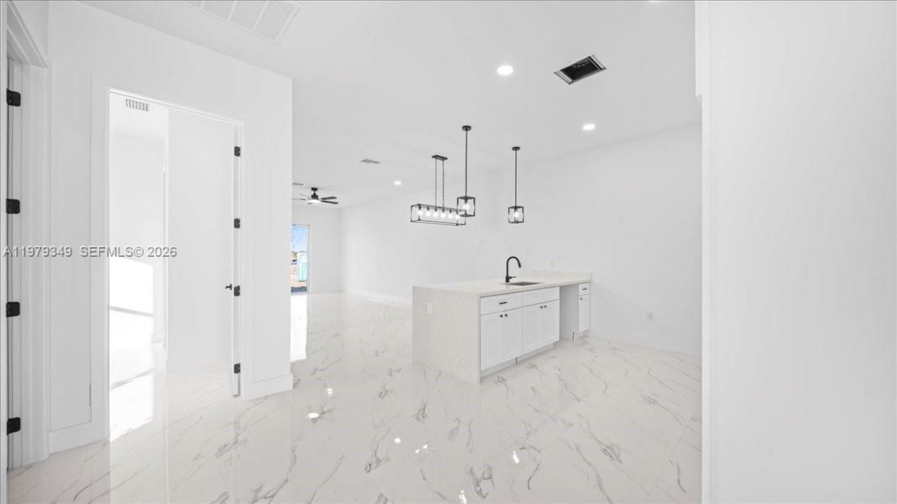 826/828 Diplomat Pkwy E, Cape Coral, FL 33909 Photo