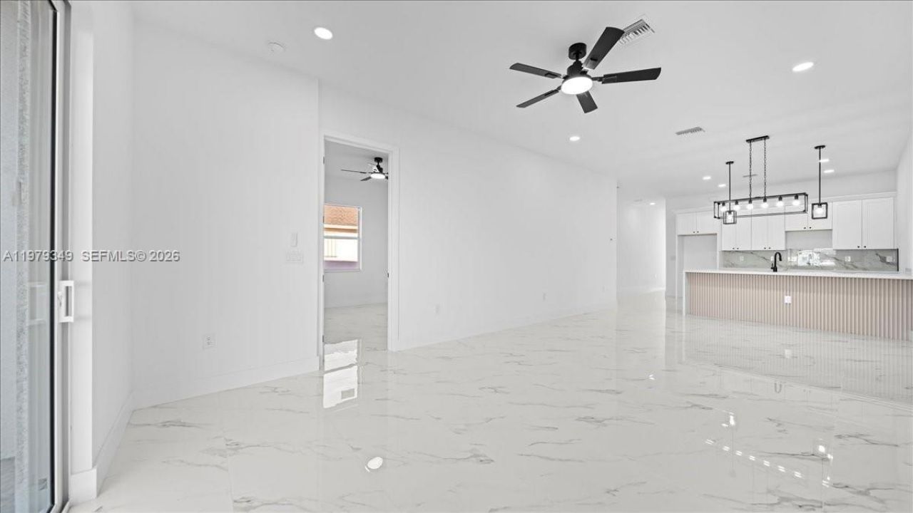 826/828 Diplomat Pkwy E, Cape Coral, FL 33909 Photo