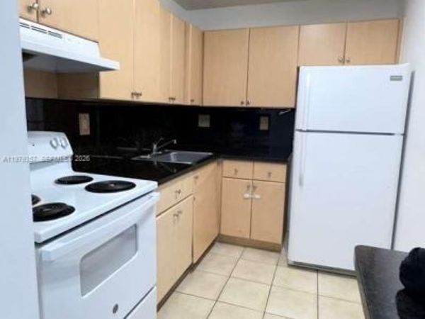 7100 NW 179th St , Unit 205, Hialeah, FL 33015