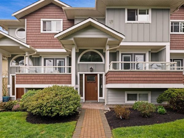 525 Heatherdale Lane, Saanich, BC V8Z 0A4