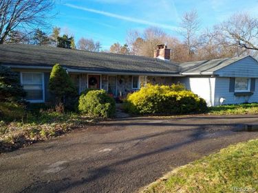 7160 Parkhurst Drive , Bloomfield Hills, MI 48301