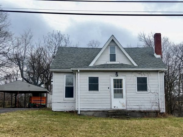 9 Main St, Hickory, PA 15340