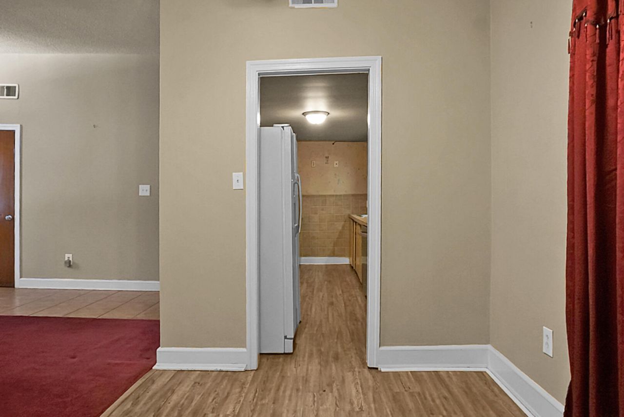 1449 S Sherwood Drive Photo 9