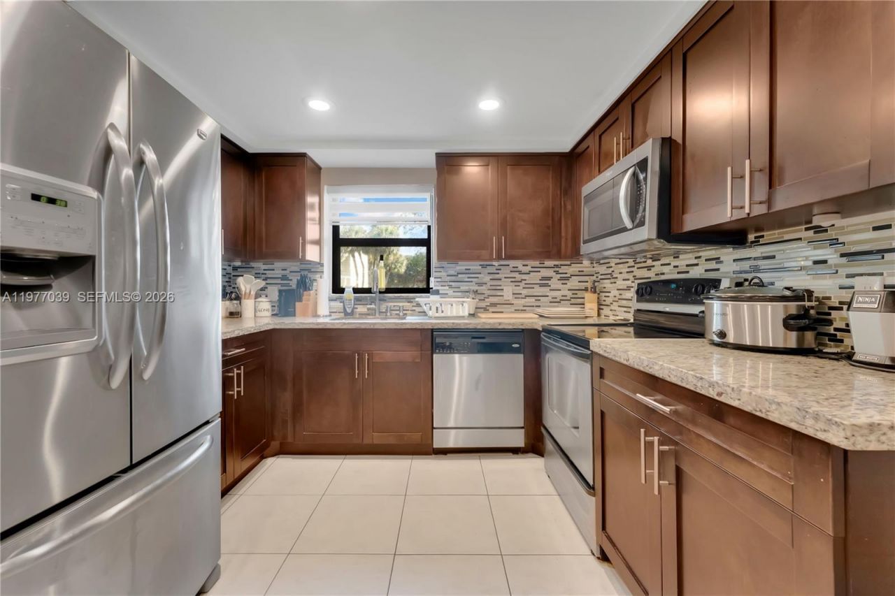 16200 Golf Club Rd , Unit 102, Weston, FL 33326 Photo