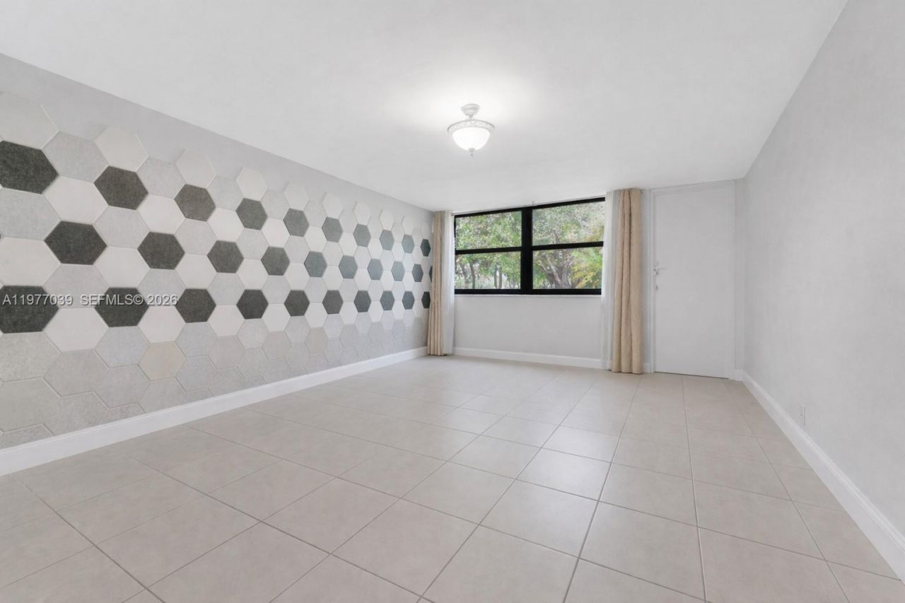 16200 Golf Club Rd , Unit 102, Weston, FL 33326 Photo