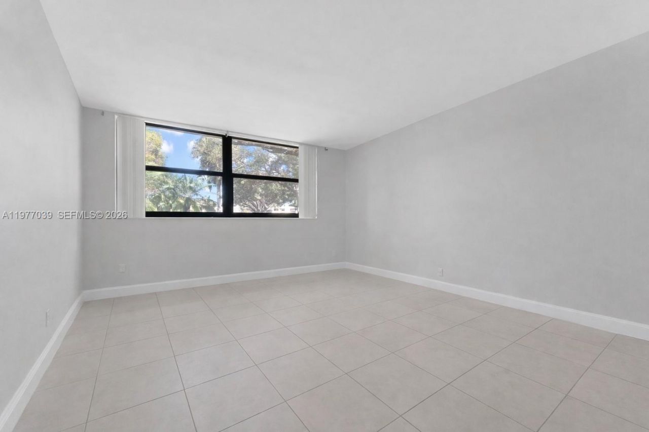 16200 Golf Club Rd , Unit 102, Weston, FL 33326 Photo