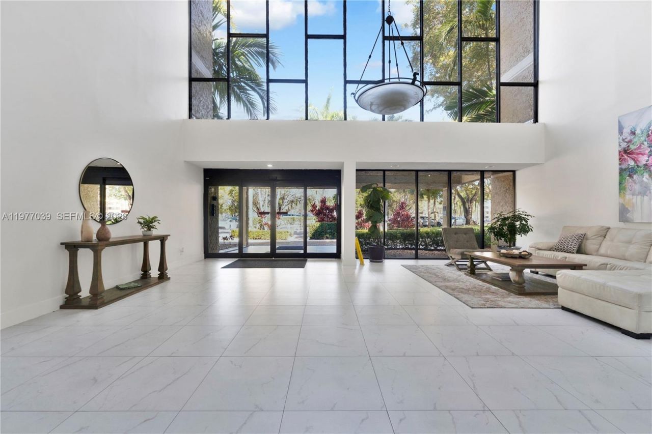 16200 Golf Club Rd , Unit 102, Weston, FL 33326 Photo