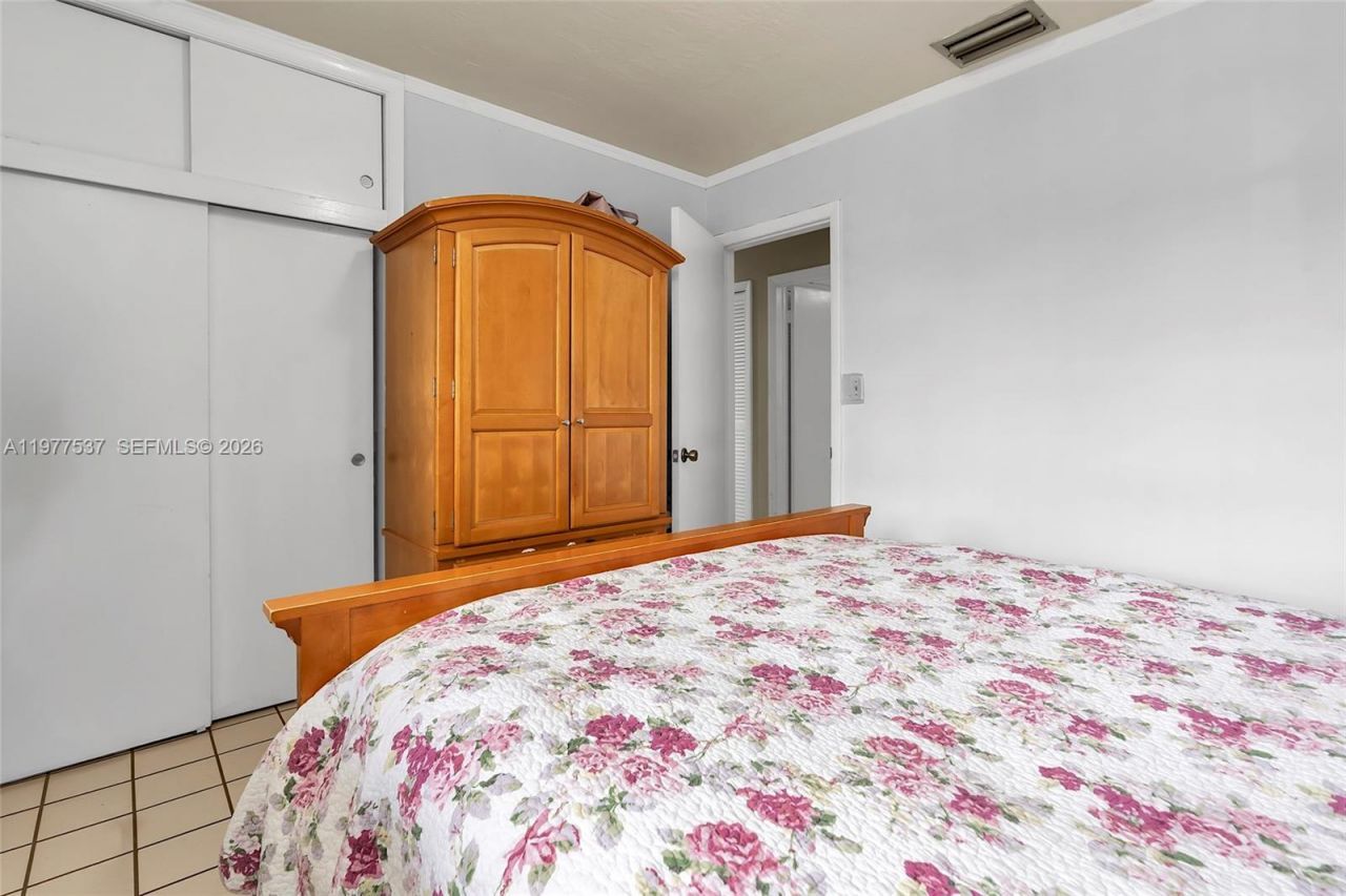 9011 SW 18th Ter, Miami, FL 33165 Photo