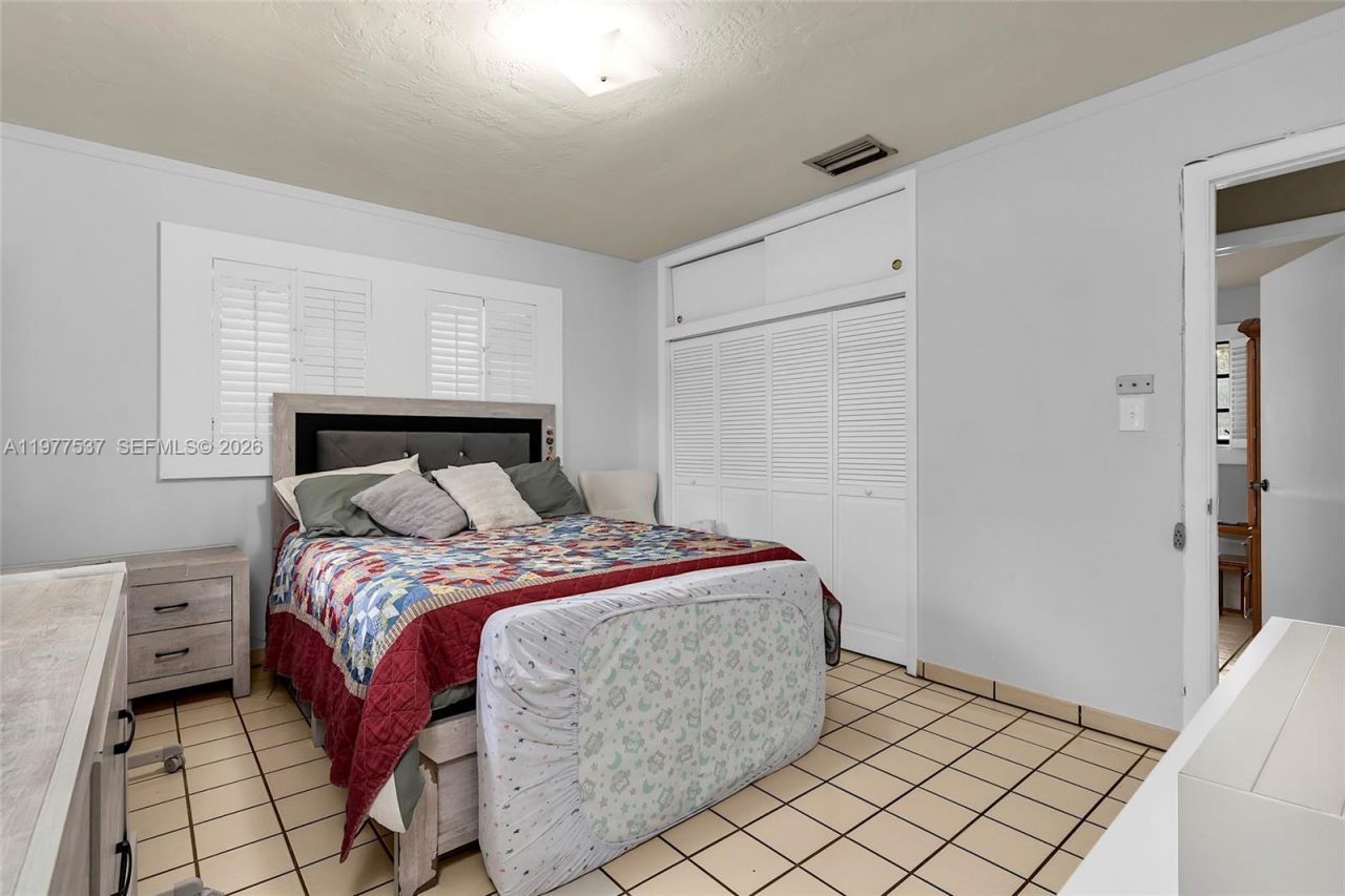 9011 SW 18th Ter, Miami, FL 33165 Photo