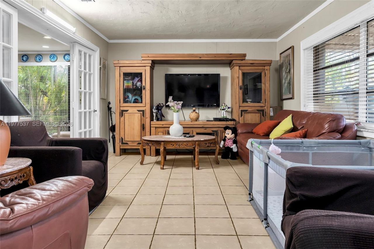 9011 SW 18th Ter, Miami, FL 33165 Photo