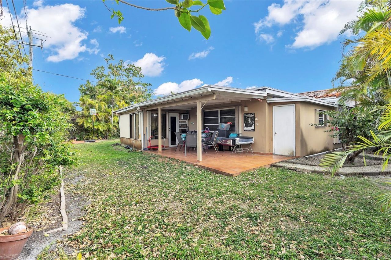 9011 SW 18th Ter, Miami, FL 33165 Photo