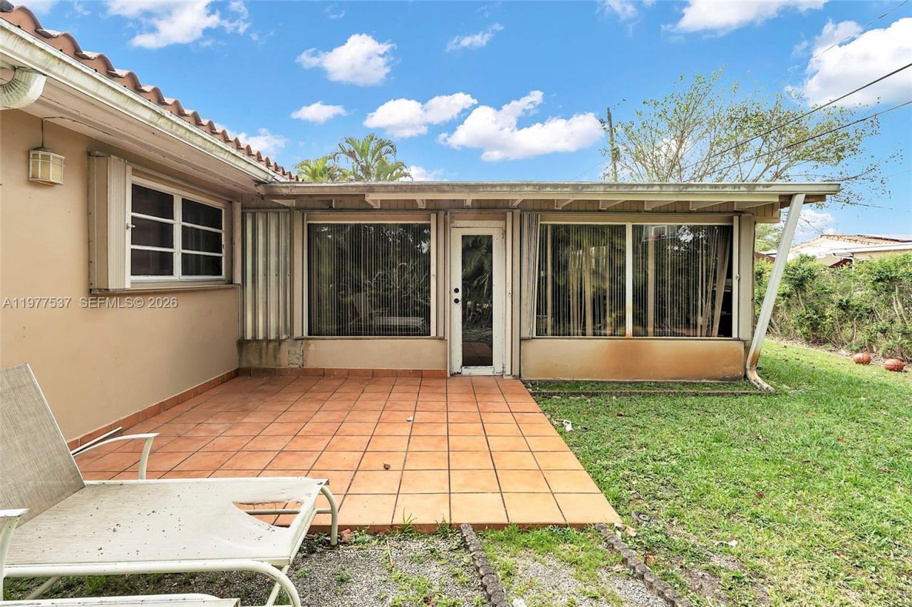 9011 SW 18th Ter, Miami, FL 33165 Photo