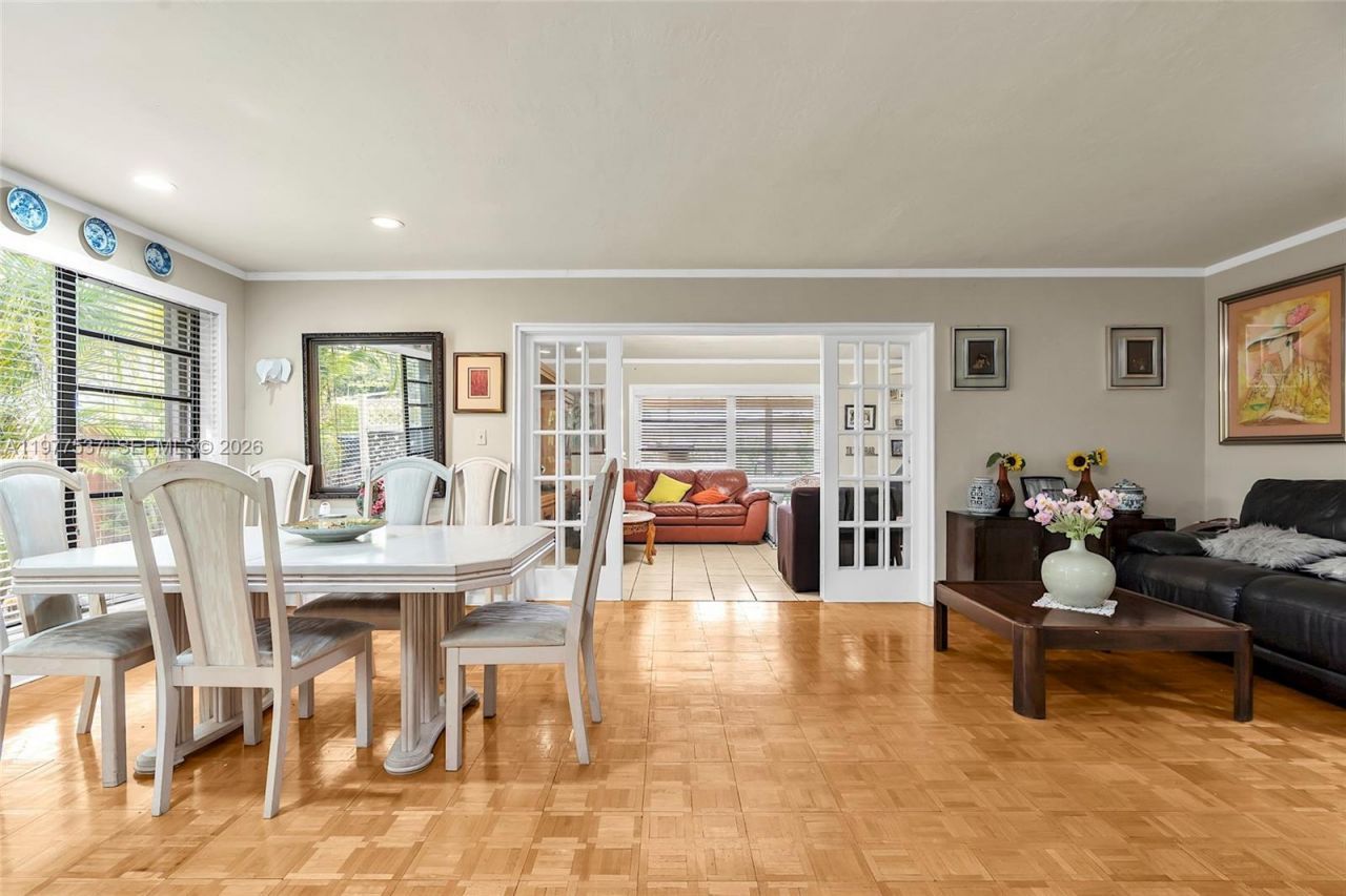 9011 SW 18th Ter, Miami, FL 33165 Photo