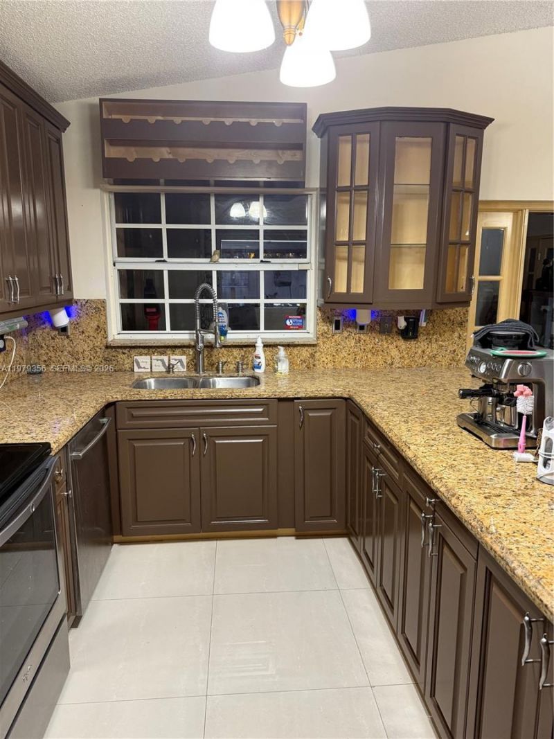 910 SW 140th Ave, Miami, FL 33184 Photo