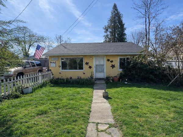 1039 SW I Street, Grants Pass, OR 97526