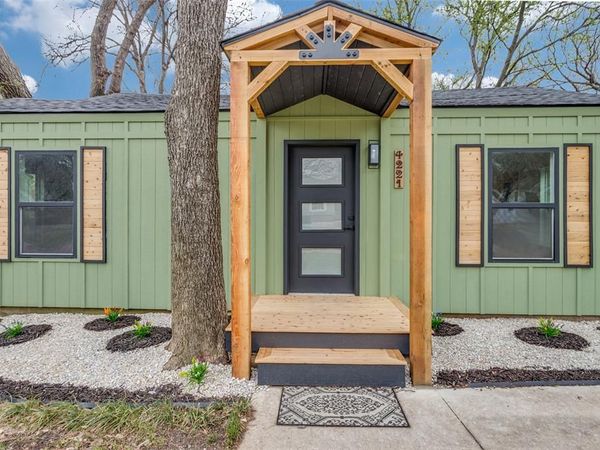 4221 Donnelly Avenue, Fort Worth, TX 76107